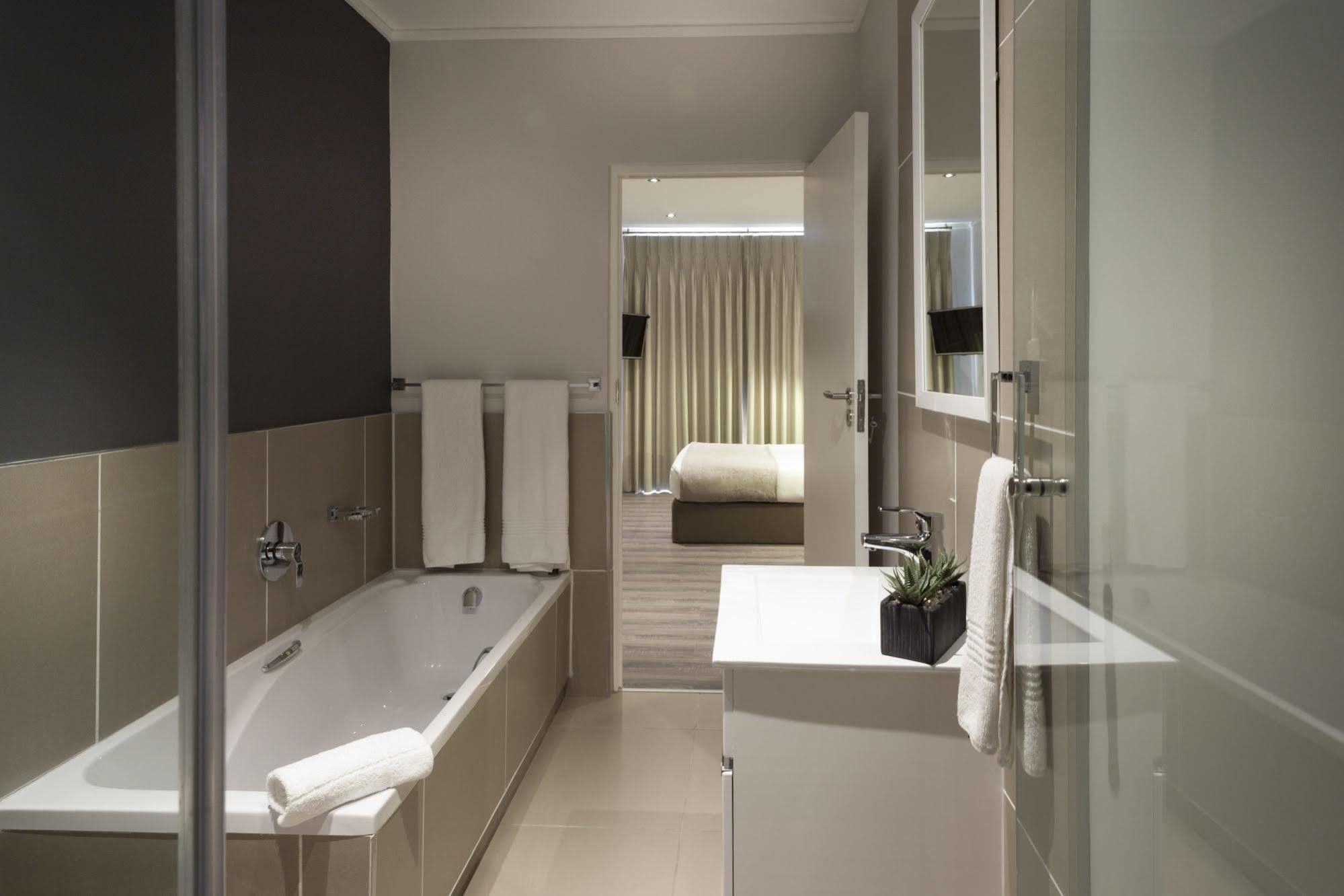 C.A.G - Upper East Side Apartment แซนด์ตัน ภายนอก รูปภาพ